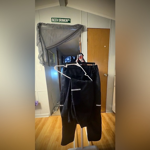 2 pairs of Stan Herman
 (FEDEX) cargo pants brand new
06-R -28 - Picture 10 of 10